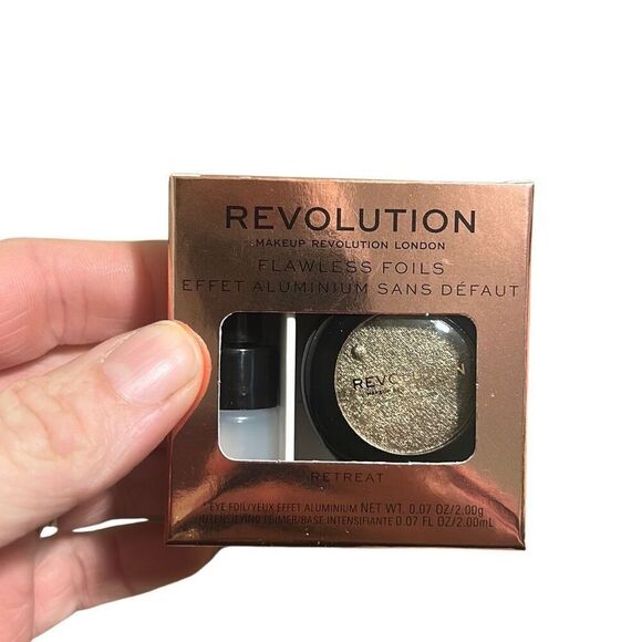 Makeup Revolution Flawless Foils Eyeshadow Palette Glitter & Metallic Shades ret - Picture 1 of 3